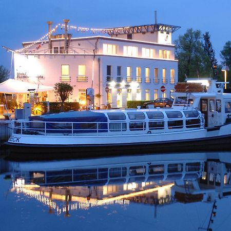 Hafenhotel Pommernyacht Юкермюнде Екстер'єр фото