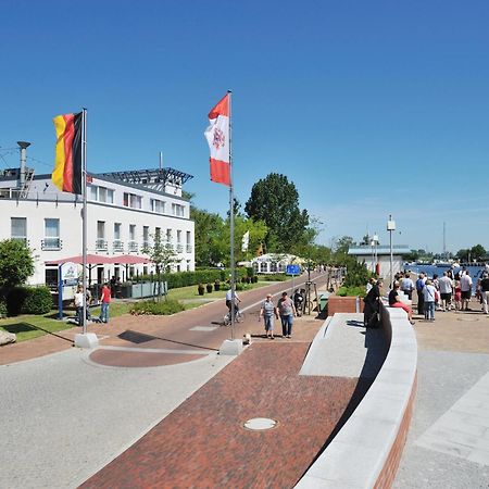 Hafenhotel Pommernyacht Юкермюнде Екстер'єр фото