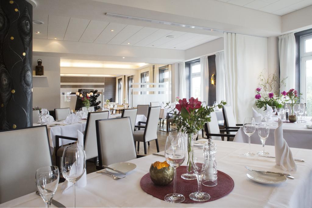 Hafenhotel Pommernyacht Юкермюнде Екстер'єр фото