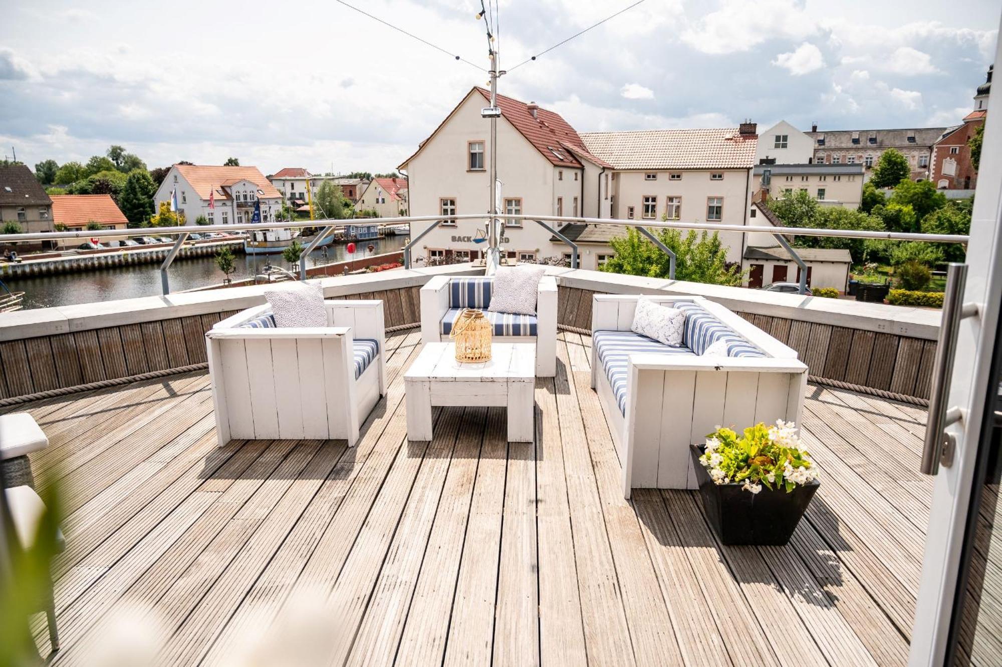 Hafenhotel Pommernyacht Юкермюнде Екстер'єр фото