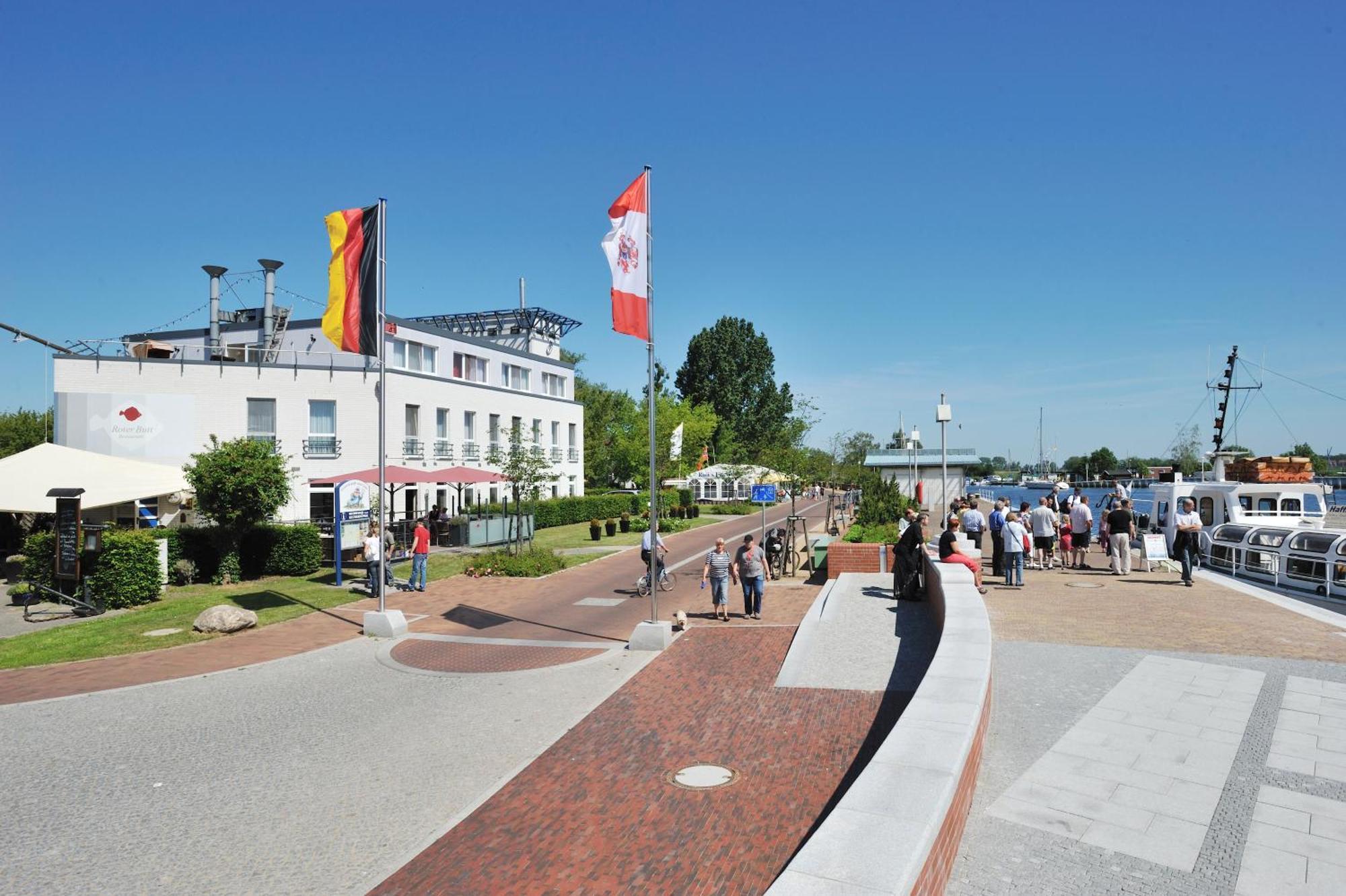 Hafenhotel Pommernyacht Юкермюнде Екстер'єр фото