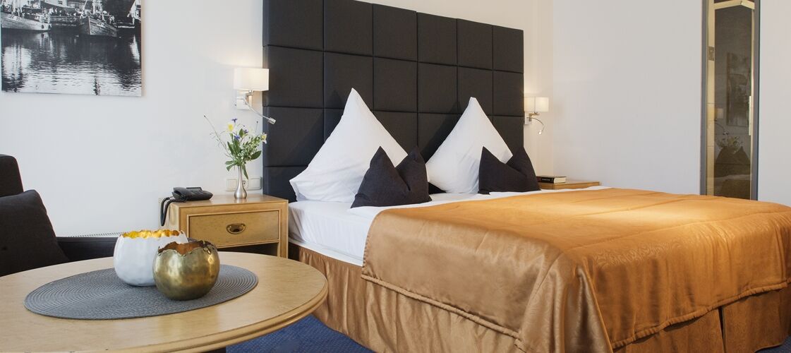 Hafenhotel Pommernyacht Юкермюнде Екстер'єр фото